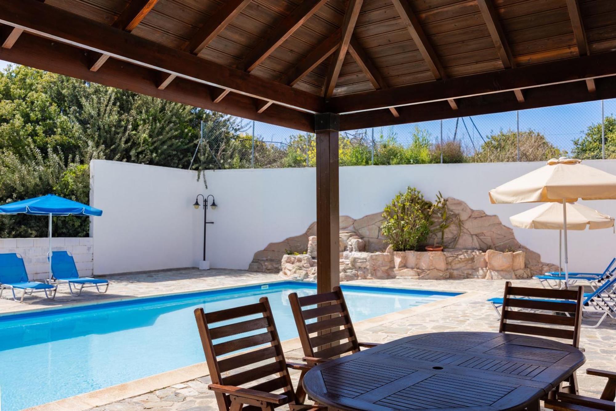 Villa Ira Finiki ลาตซี ภายนอก รูปภาพ
